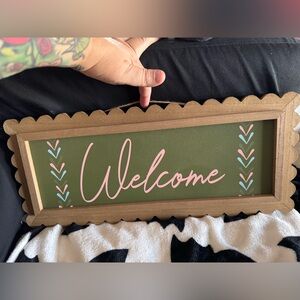 Charming Brown and Green Welcome Sign— Brand new!!